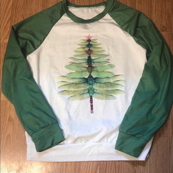 Tops - NWOT dragonfly raglan Christmas 🎄